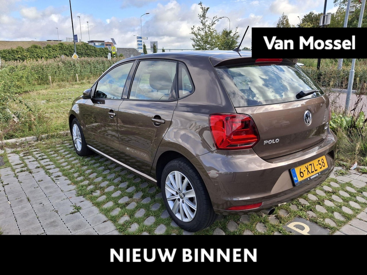 Volkswagen Polo - 1.2 TSI Comfortline 90 PK | Budget | Airco | Parkeersensoren | Lichtmetalenvelgen | - AutoWereld.nl