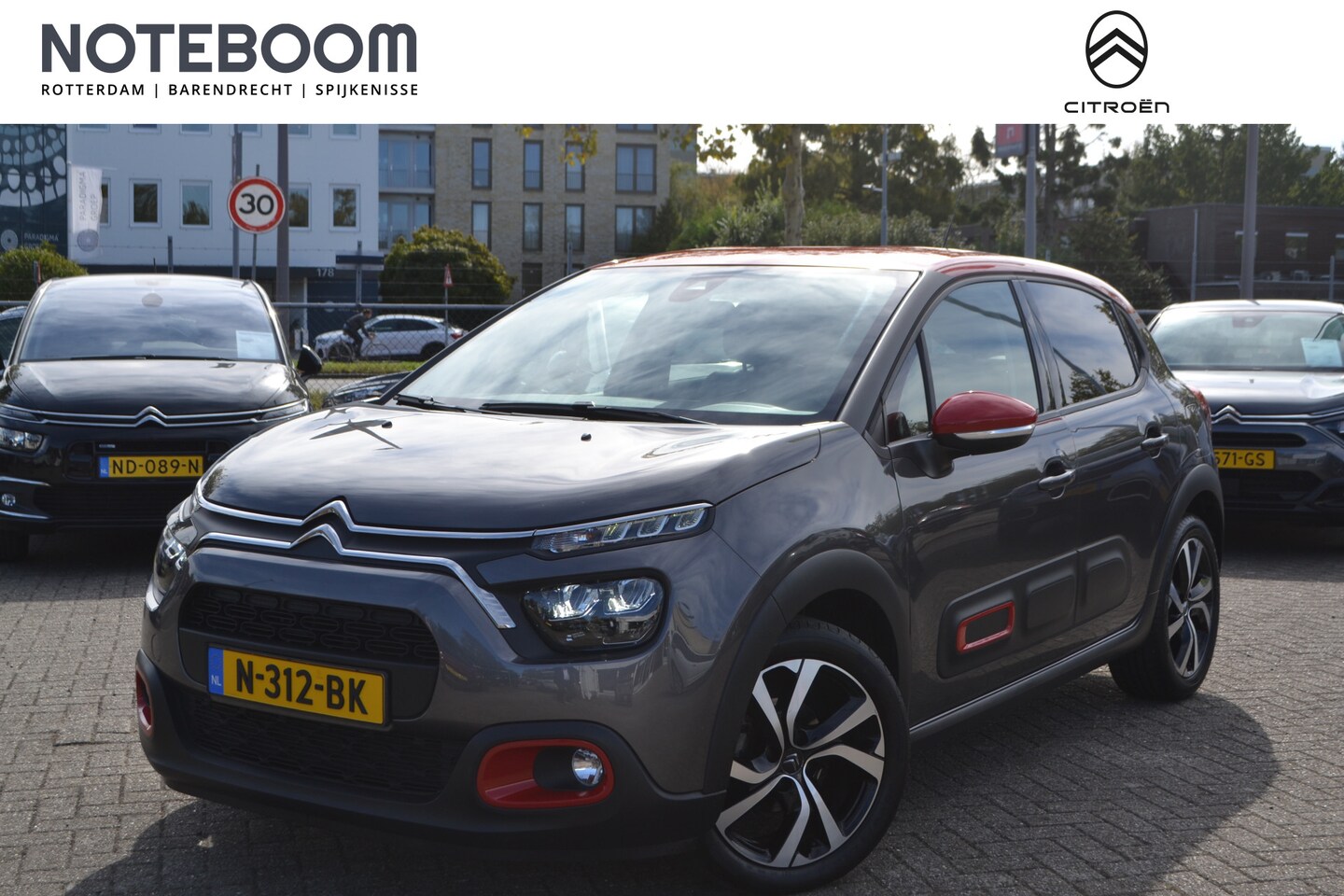 Citroën C3 - 1.2 PureTech Shine I NAVIGATIE I ACHTERUITRIJCAMERA I L.M. VELGEN I AMBIANCE WOOD I - AutoWereld.nl