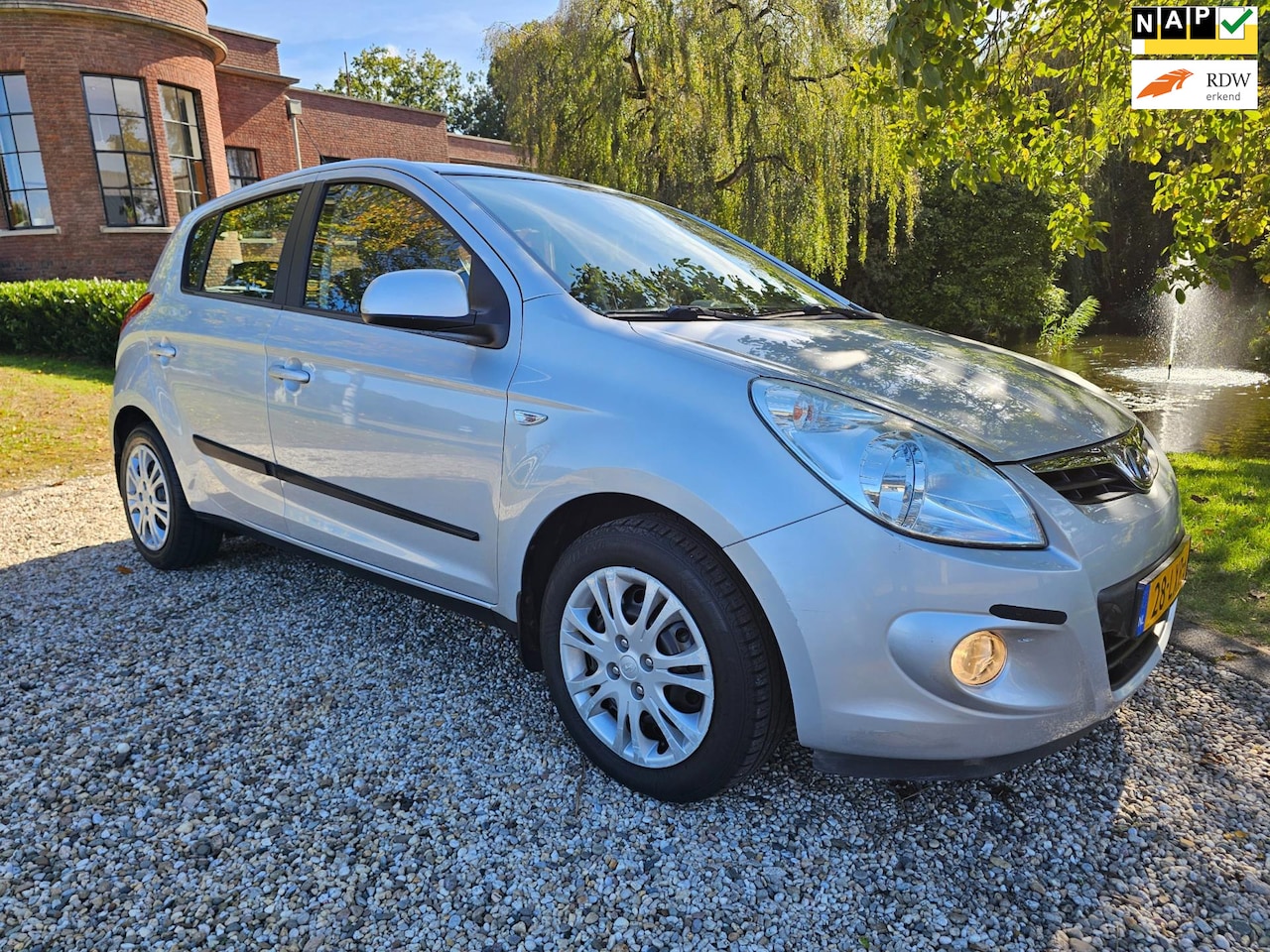 Hyundai i20 - 1.4i i-Motion AUTOMAAT/airco/TREKHAAK - AutoWereld.nl