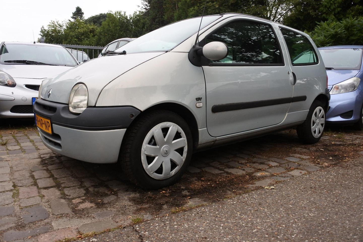 Renault Twingo - 1.2-16V Privilège airco trekhaak apk 18-9-2026 170 dkm - AutoWereld.nl