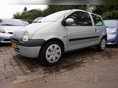 Renault Twingo - 1.2-16V Privilège airco trekhaak apk 18-9-2026 170 dkm