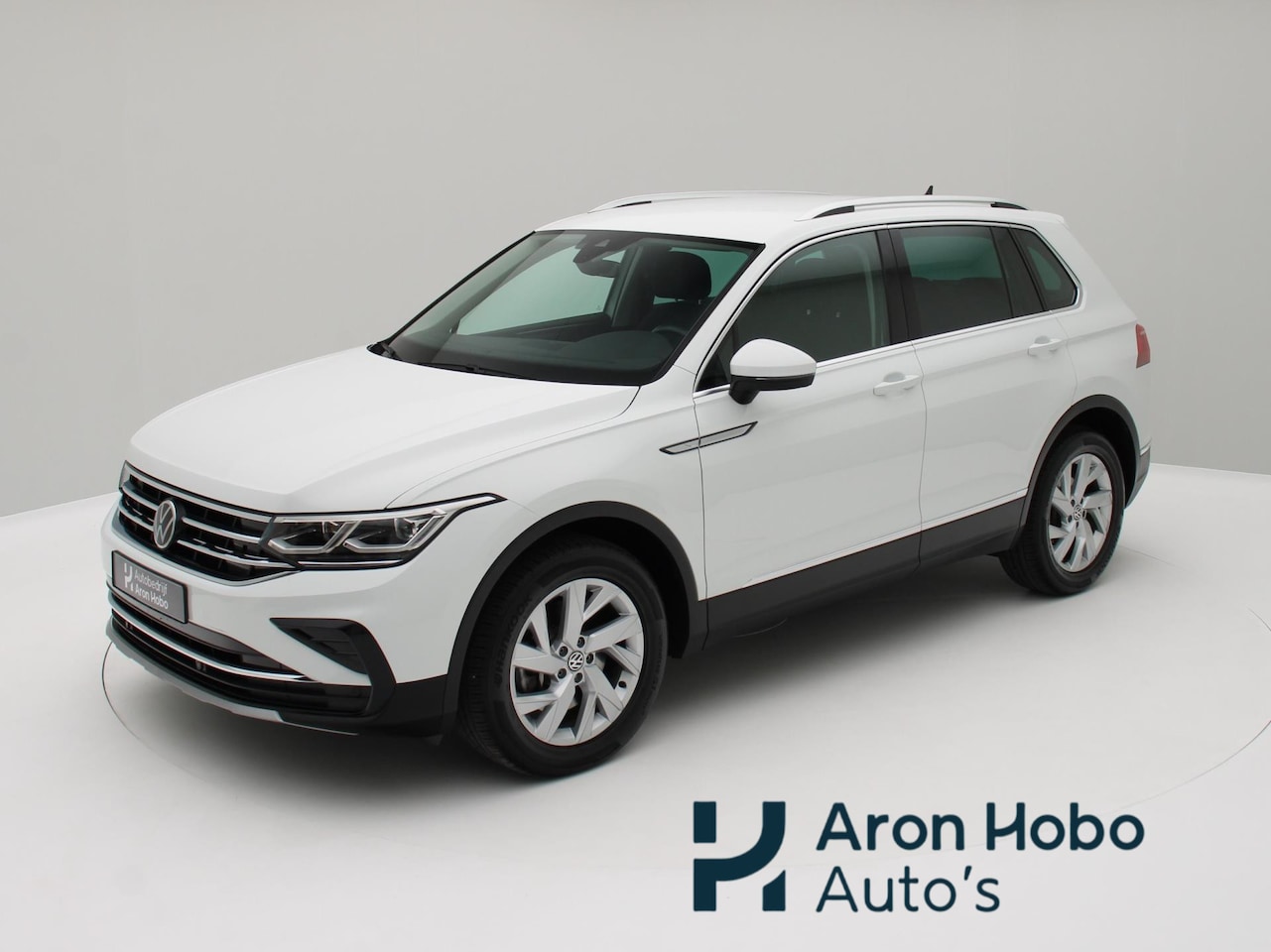 Volkswagen Tiguan - 2.0 TSI 4Motion Trekhaak, Camera, Stoelverwarming - AutoWereld.nl