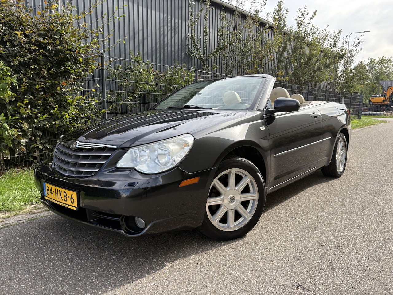 Chrysler Sebring Cabrio - 2.7 Limited / AUTOMAAT / LEER / CRUISE - AutoWereld.nl