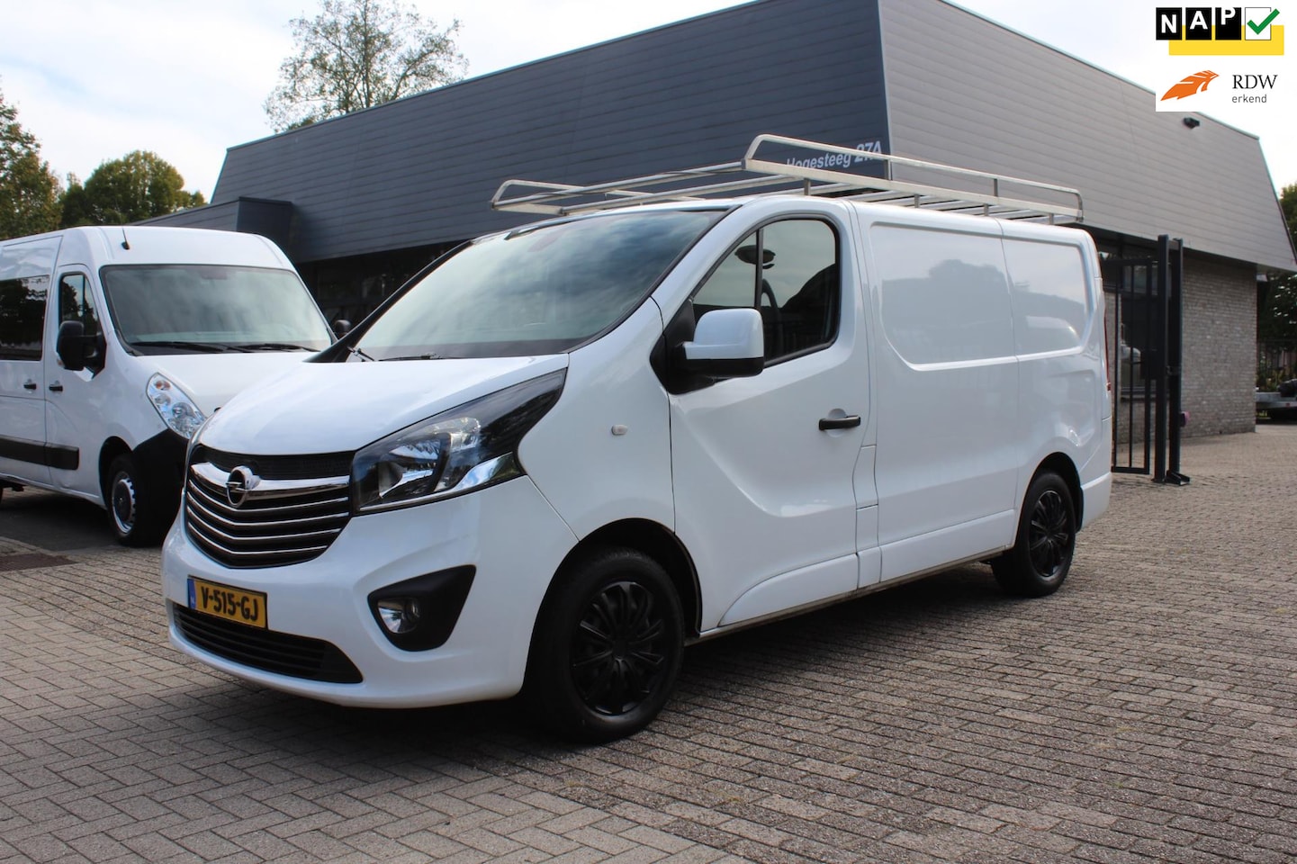 Opel Vivaro - Imperial 3 zits navi airco nette bus 1.6 CDTI L1H1 Sport - AutoWereld.nl