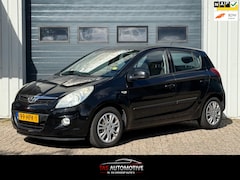 Hyundai i20 - 1.4i DynamicVersion 2e EIG / AIRCO / EL.RAMEN