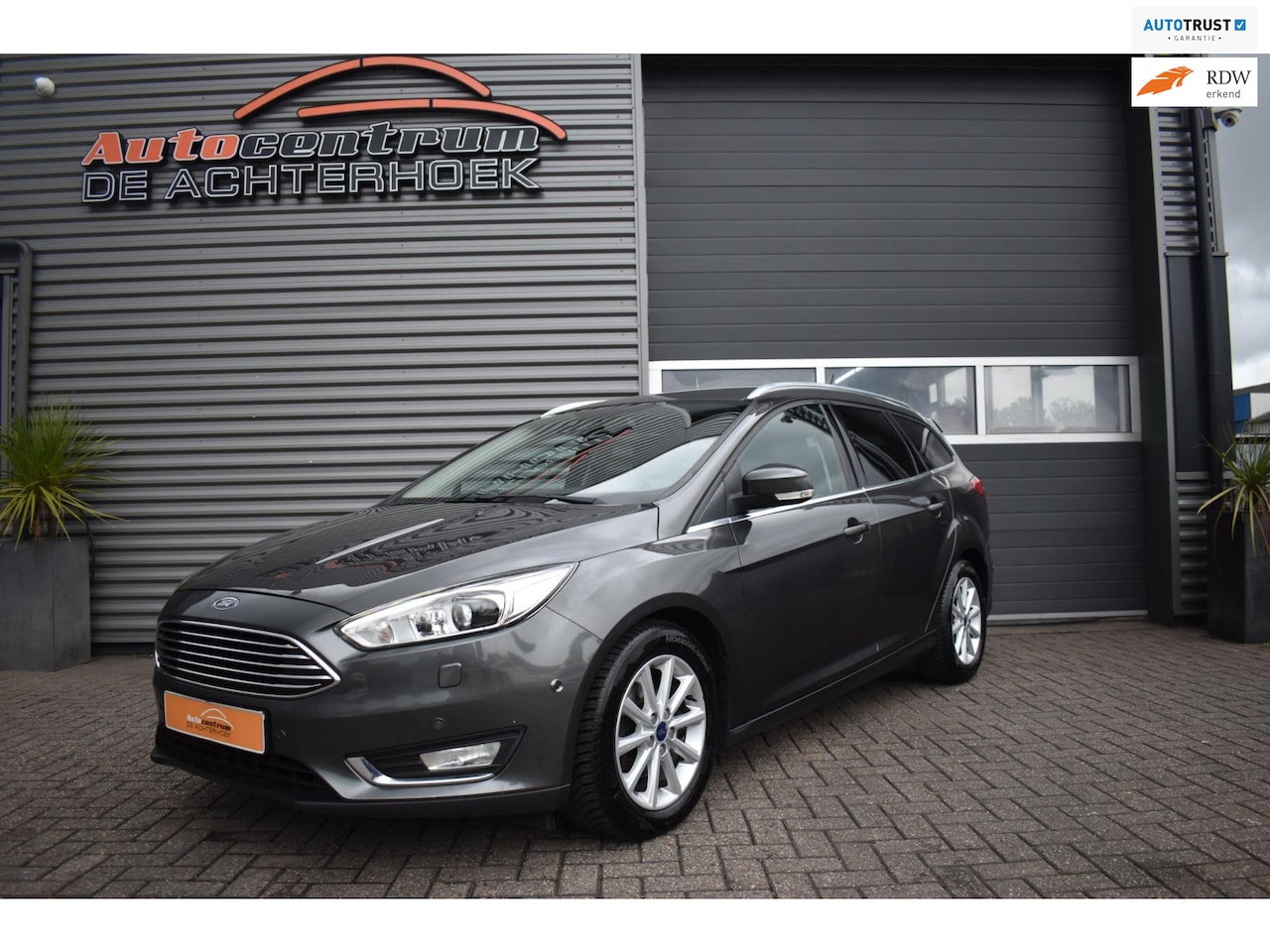 Ford Focus Wagon - 1.0 Titanium Xenon / Cruise control / Stoelverwarming!! - AutoWereld.nl