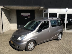 Toyota Yaris Verso - 1.3 VVT-i Sol / AUTOMAAT / AIRCO / APK 2026 / METALLIC /
