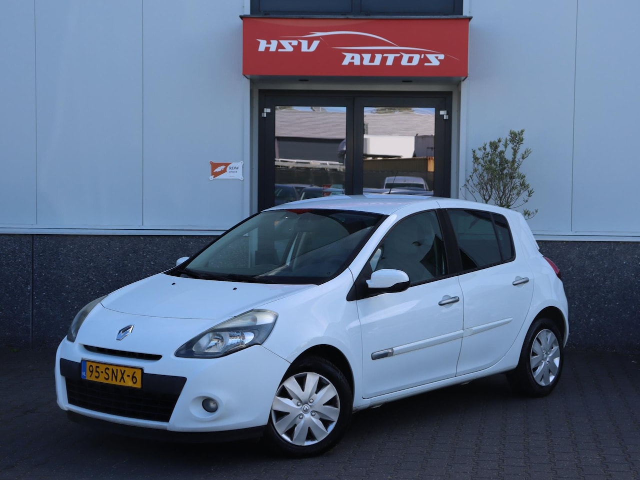 Renault Clio - 1.5 dCi Authentique airco 4-deurs - AutoWereld.nl