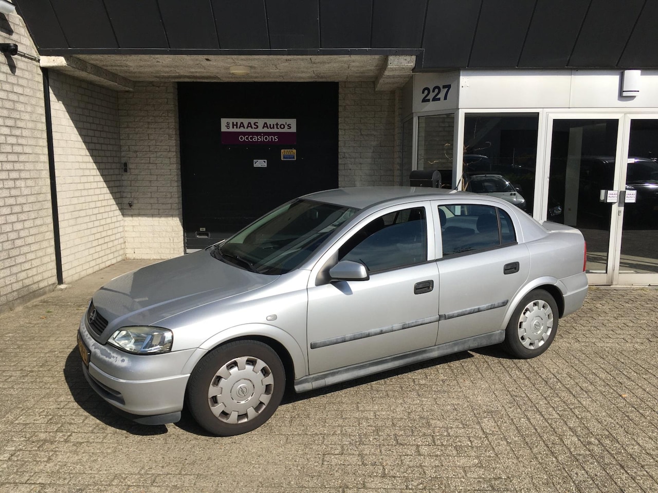 Opel Astra - 1.6 Edition / AUTOMAAT / AIRCO / APK AUGUSTUS 2026 / MOTOR 1.6i 8V / SEDAN - AutoWereld.nl