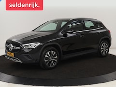 Mercedes-Benz GLA-Klasse - 180 Business Solution | Trekhaak | Stoelverwarming | Camera | Full LED | Half leder | Park