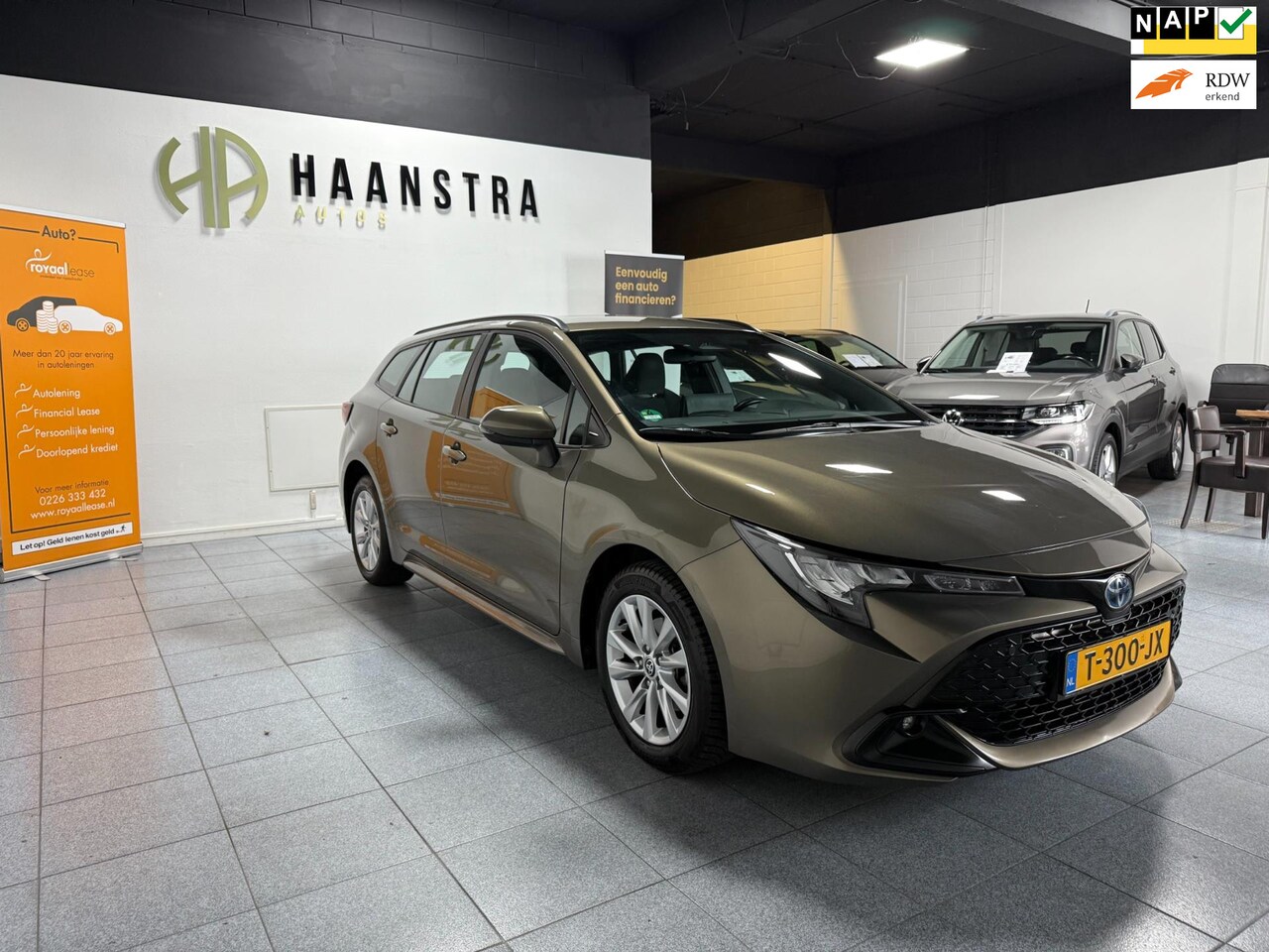 Toyota Corolla Touring Sports - Hybrid 140 Active 1e Eig Camera Navi, Apple-Carplay NL Auto! NAP - AutoWereld.nl