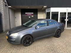 Volkswagen Jetta - 1.6 Comfortline / CLIMA / ALU VELGEN / SEDAN / NWE BANDEN