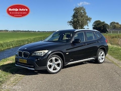 BMW X1 - sDrive18i Executive Nette staat Nieuwe APK