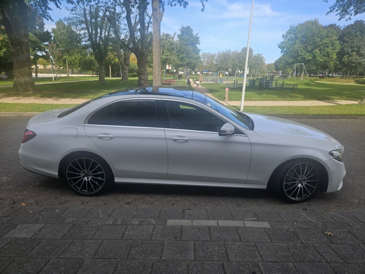 Mercedes-Benz E-klasse - 220 d Bus.Sol. AMG - AutoWereld.nl