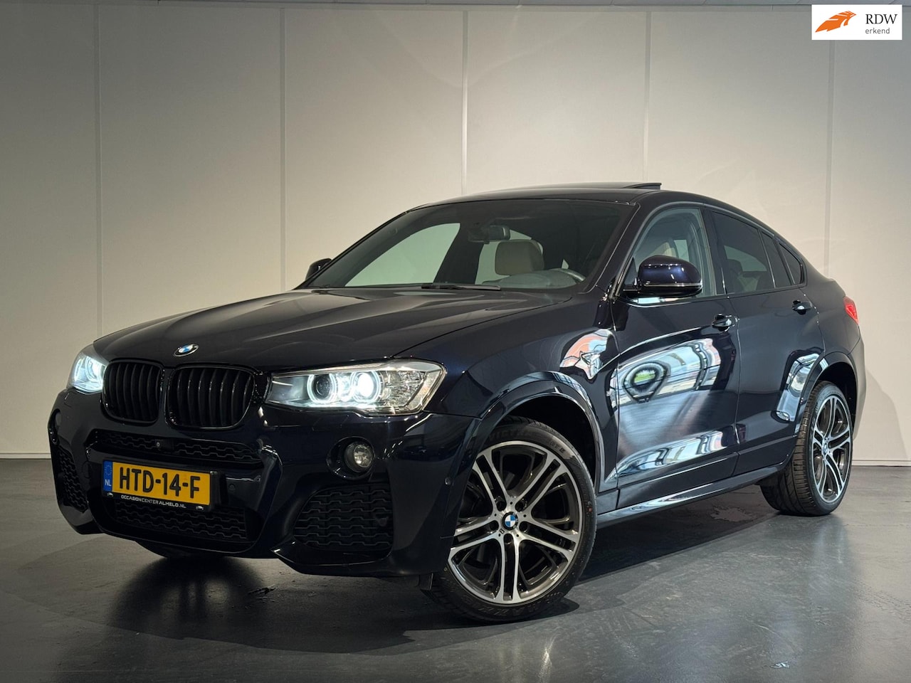 BMW X4 - XDrive20i High Executive XLine M-Performance /PANO/Leer/Camera/HUD - AutoWereld.nl