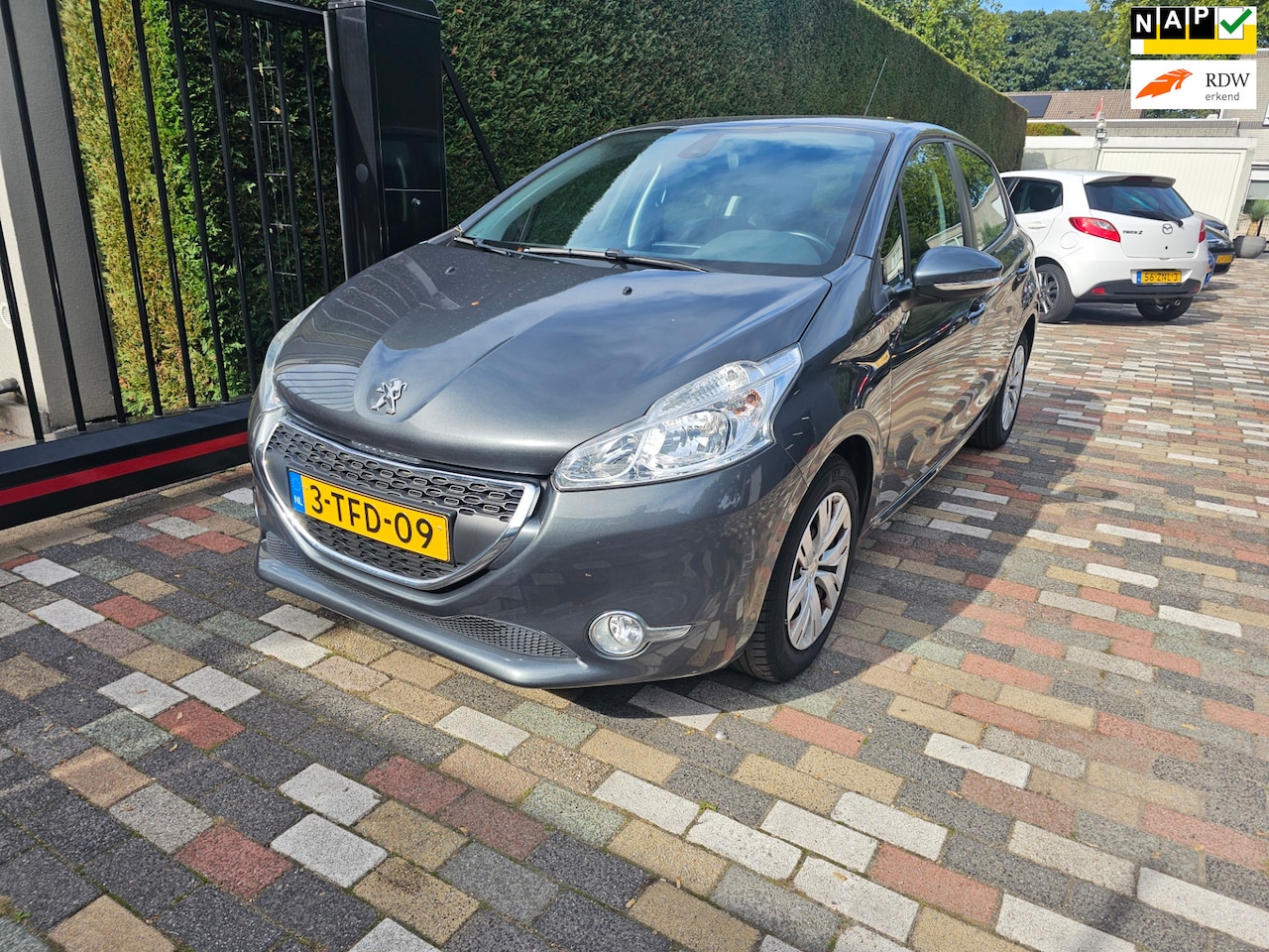 Peugeot 208 - 1.2 VTi Envy 2014 Clima Cruise Navi Lage Km - AutoWereld.nl
