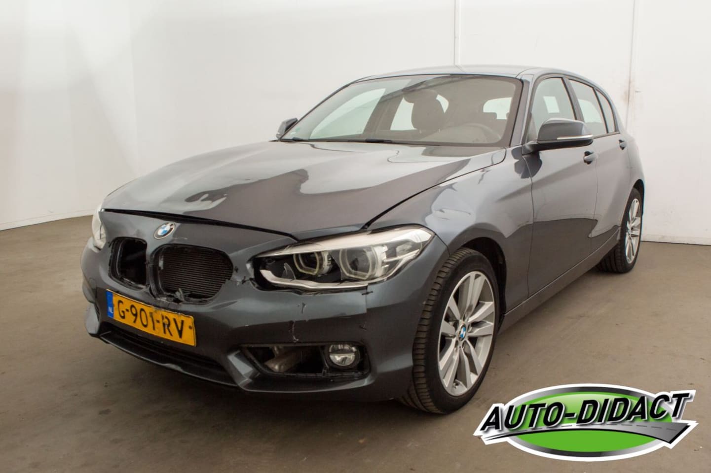 BMW 1-serie - 118i Automaat 96.477 km Clima Navi - AutoWereld.nl
