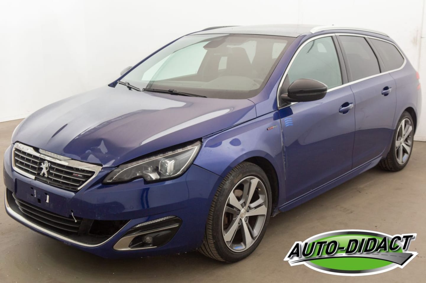 Peugeot 308 - 1.2 GT-Line Clima Navi Pano Camera - AutoWereld.nl