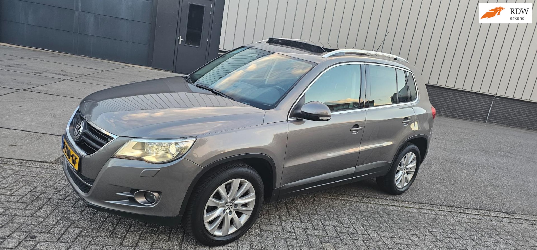 Volkswagen Tiguan - 1.4 TSI Sport&Style 4Motion pano navi xenon leer - AutoWereld.nl