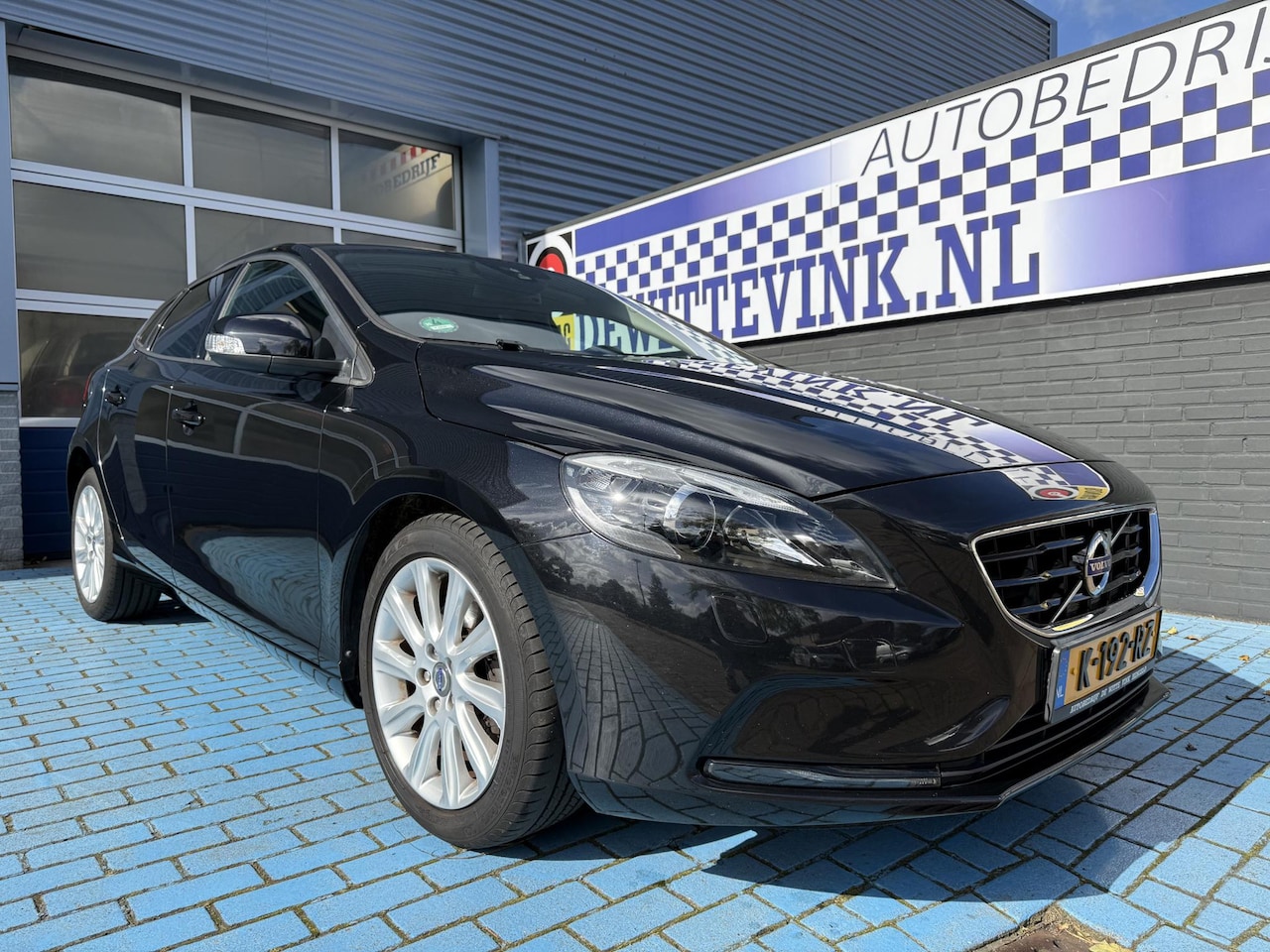 Volvo V40 - 1.6 T2 CRUISE NAVI LED STOELVERW. - AutoWereld.nl