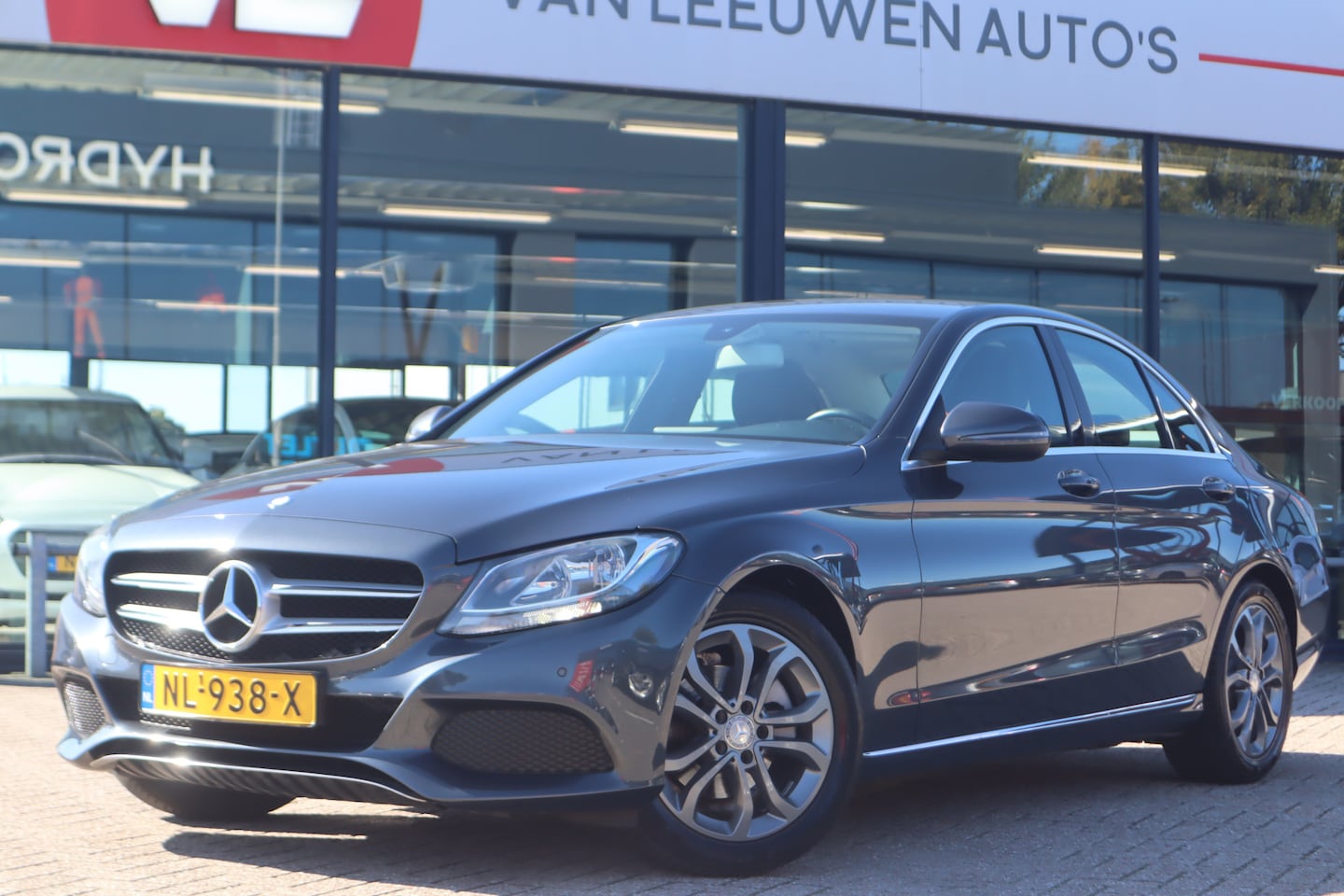 Mercedes-Benz C-klasse - 180 | Nieuw Binnen! | Half leder | Stoelverwarming | Trekhaak - AutoWereld.nl