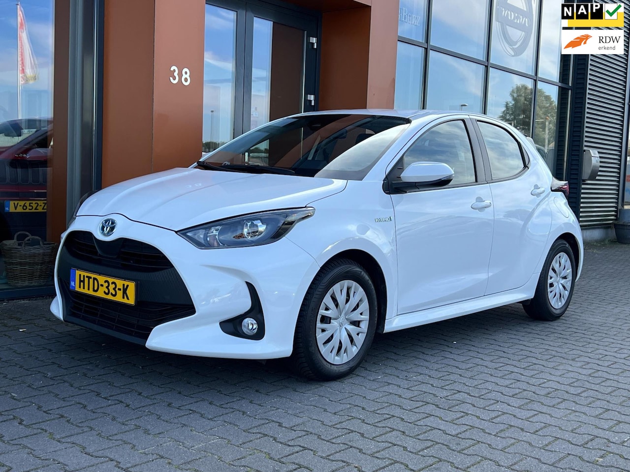 Toyota Yaris - 1.5 Hybrid|Navi|Cruise|Clima|Isofix|Cam|APK '27 - AutoWereld.nl
