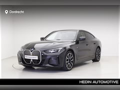 BMW i4 - eDrive40 84 kWh | M-Sport | Stoelverwarming | Camera | 19" | Privacy Glass