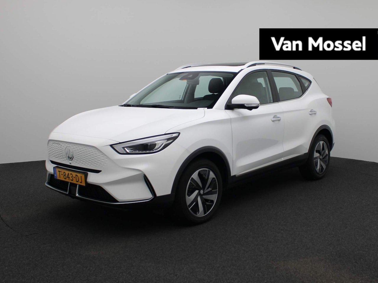 MG ZS - EV Standard Range Luxury 50 kWh | Leder | Panoramadak | Led Koplampen | Navi | 360 Camera - AutoWereld.nl
