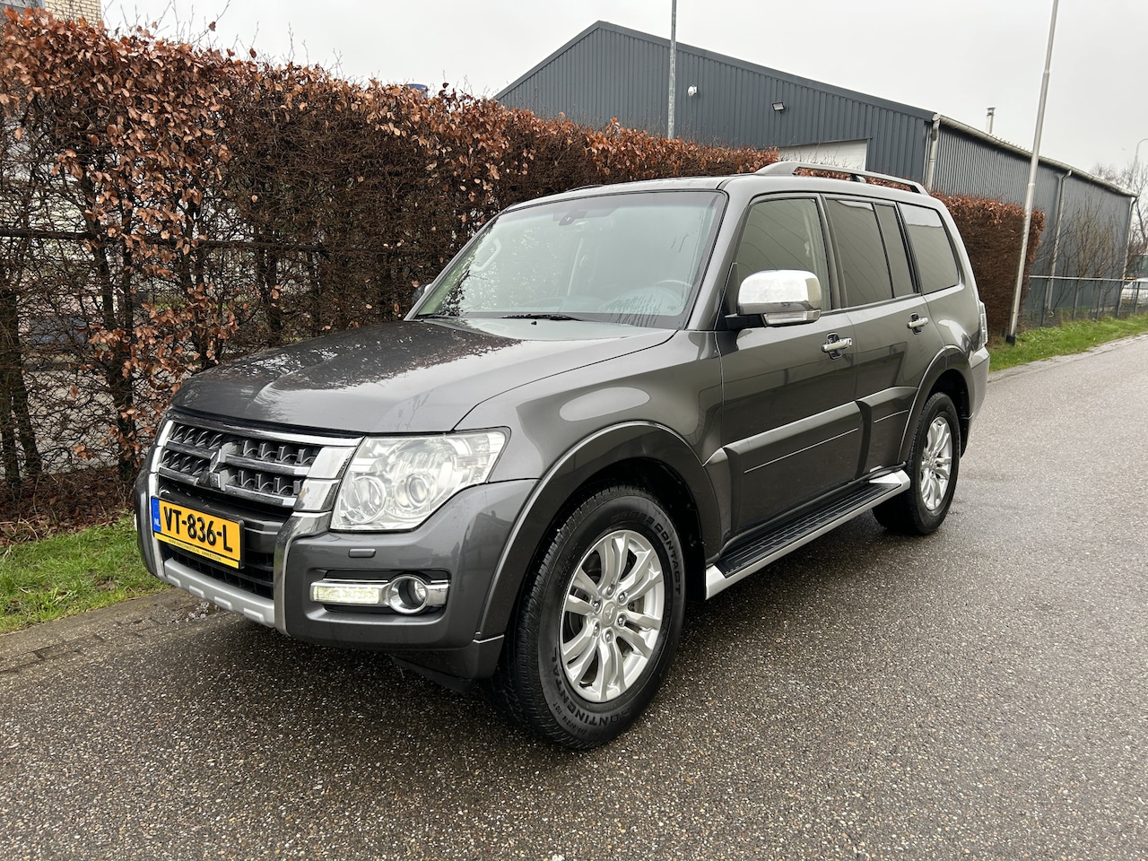 Mitsubishi Pajero - MITSUBISHI / AUTOMAAT / GRIJS KENTEKEN / LEER / NAVI - AutoWereld.nl
