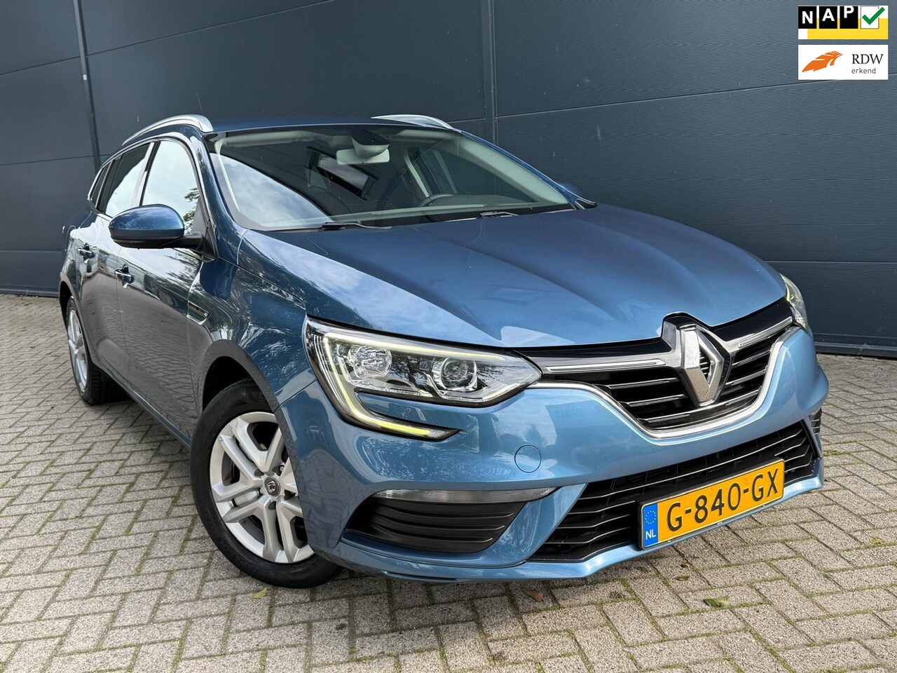 Renault Mégane Estate - 1.3 TCe Zen/Navi/Airco/bluetooth/cruise/Led/parkeer sensoren/trekhaak - AutoWereld.nl
