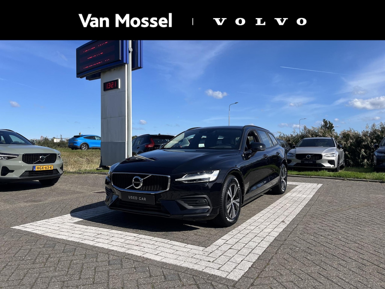 Volvo V60 - D3 Momentum Leder 6-Speed | Voorruitverwarming | Achteruitrijcamera | Apple Carplay | - AutoWereld.nl