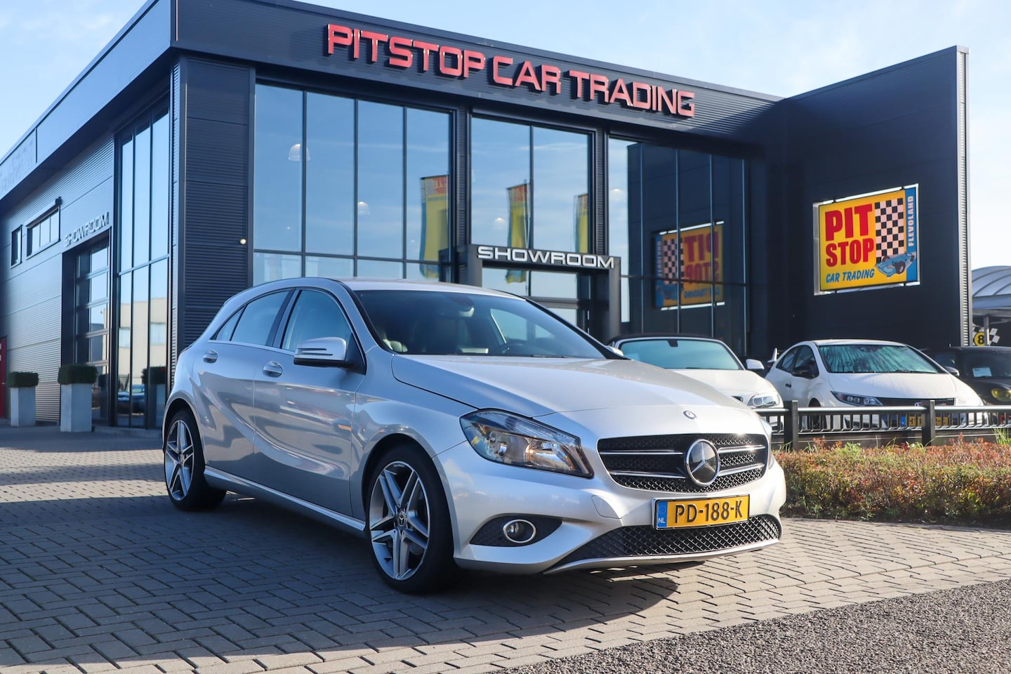 Mercedes-Benz A-klasse - 180 180, AMG velgen, Cruise, Stoelverwarming! - AutoWereld.nl