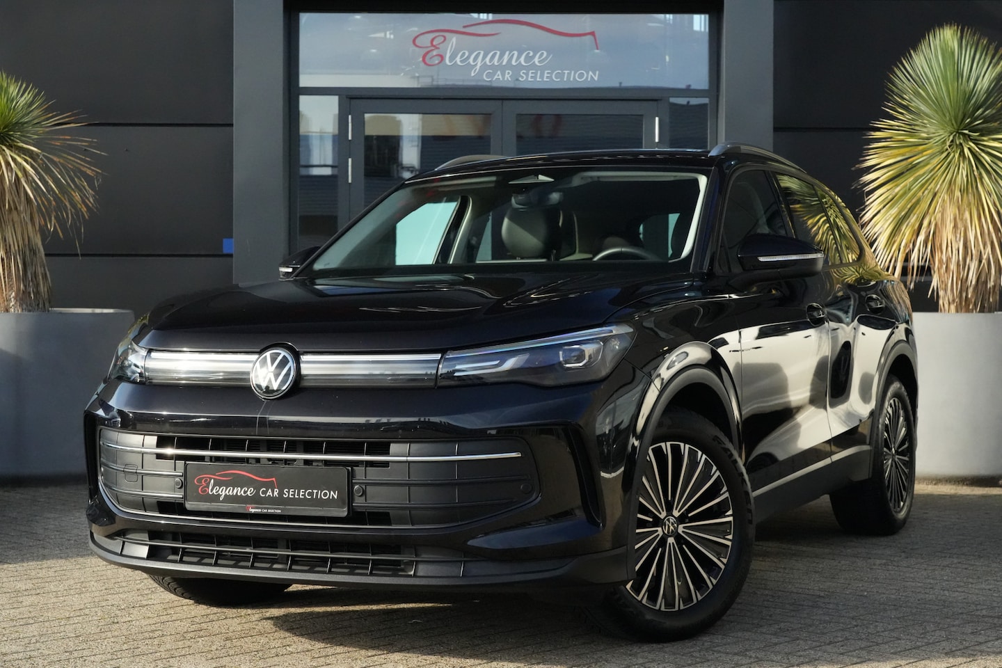 Volkswagen Tiguan - 1.5 eTSI Life Edition 150pk Navigatie/Stoelverwarming/Camera - AutoWereld.nl