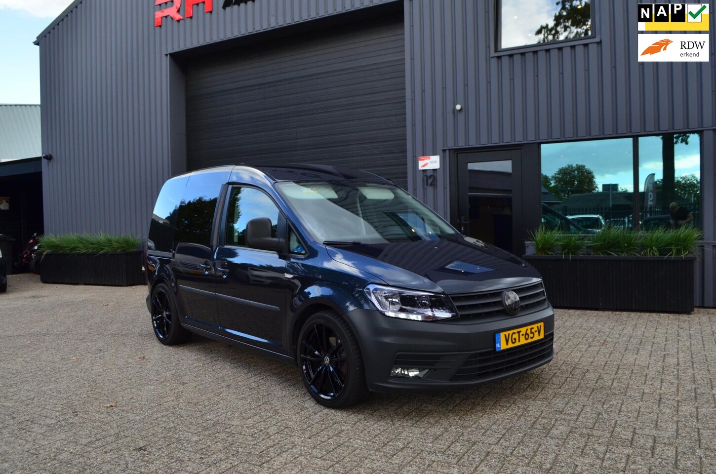 Volkswagen Caddy - 2.0 TDI L1H1 BMT C-Edition | Automaat | Trekhaak | Navi - AutoWereld.nl