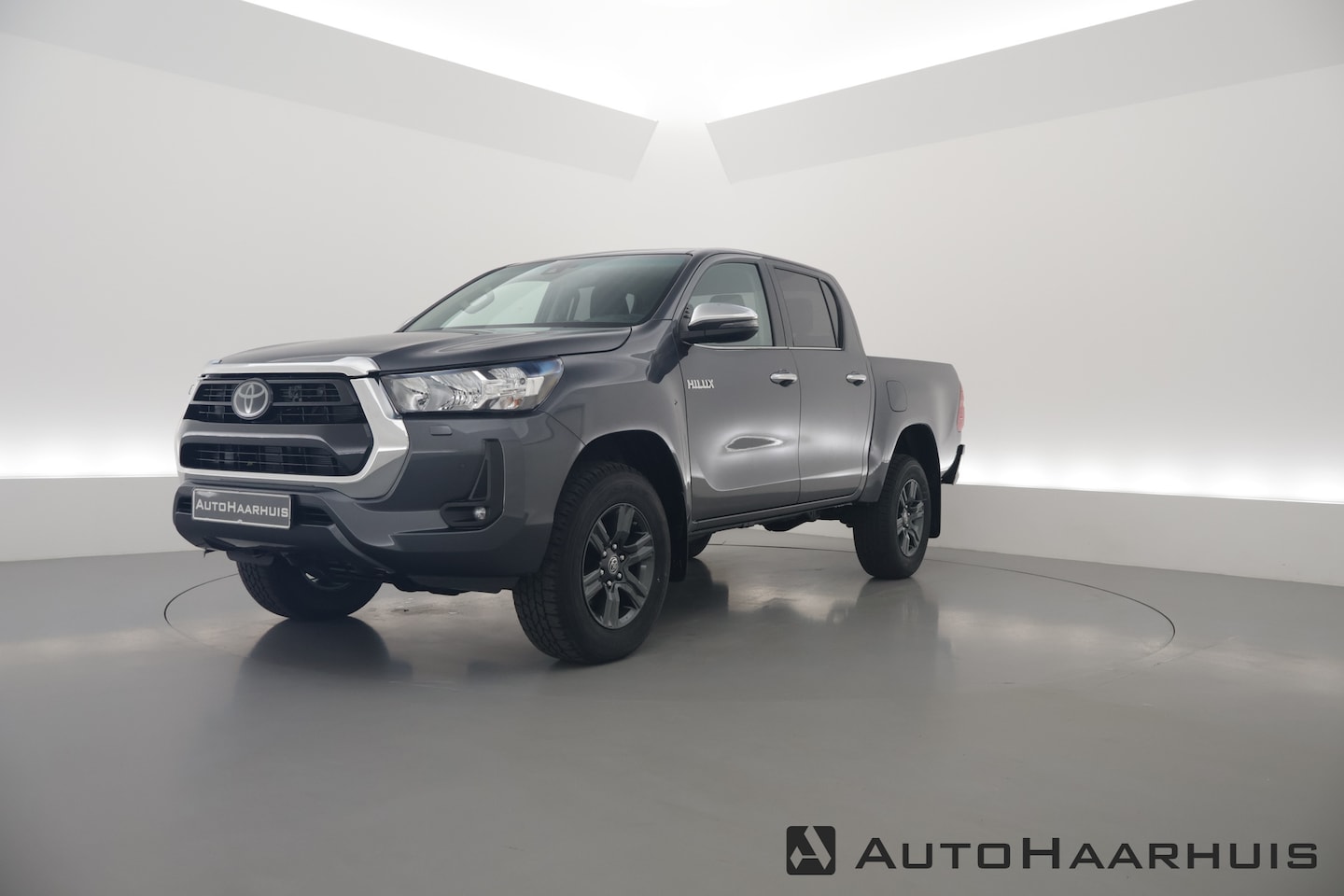 Toyota HiLux - 2.4 D-4D Double Cab Challenger | "VAN" | Automaat | Grijs kent. | Trekhaak | Camera | Adap - AutoWereld.nl