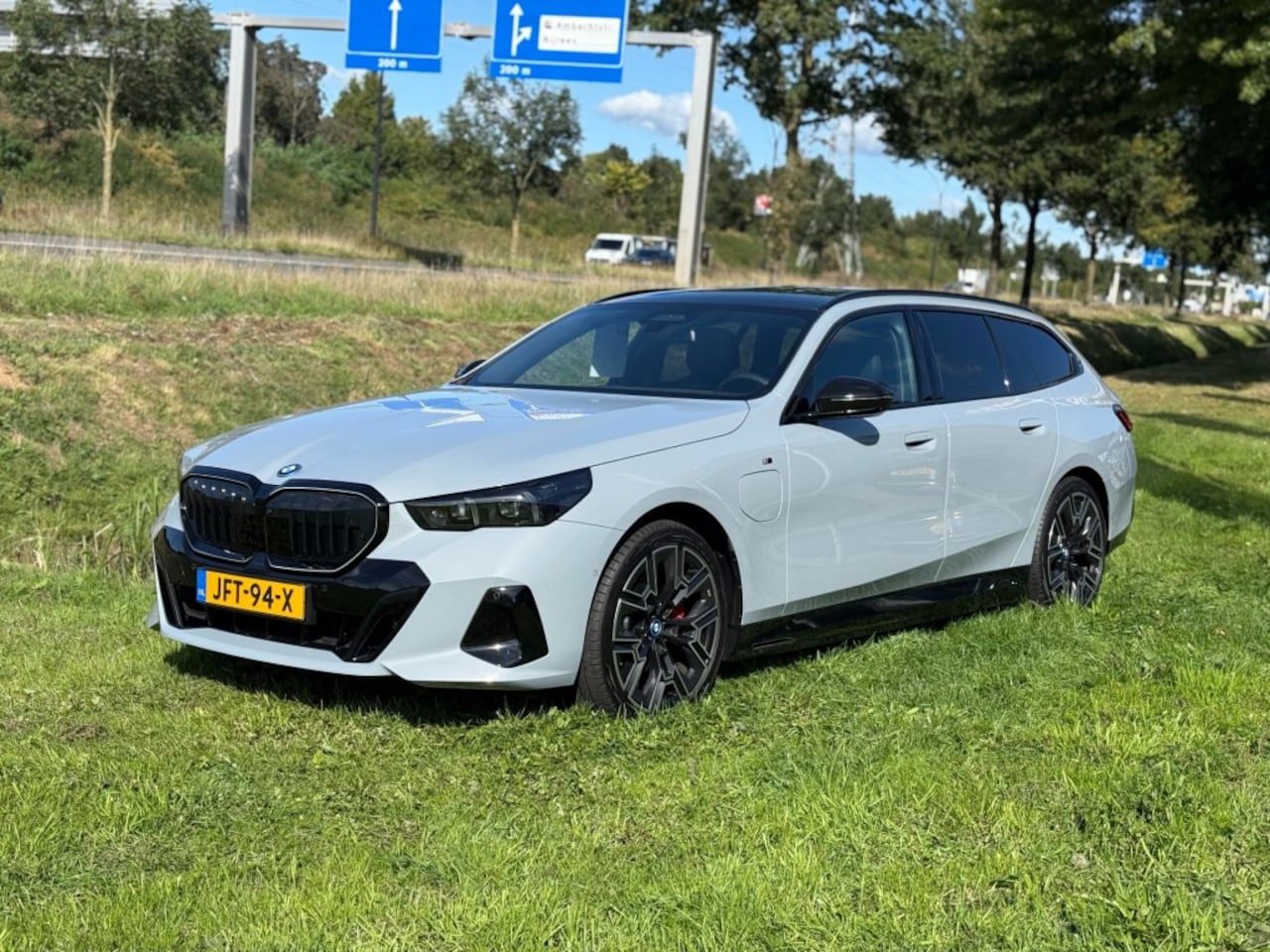 BMW 5-serie - 530e xDrive M-Sport 299pk Pro-20 inch trekhaak pano key-less - AutoWereld.nl