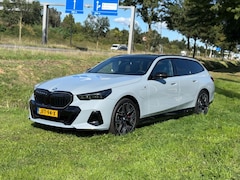 BMW 5-serie - 530e xDrive M-Sport 299pk Pro-20 inch trekhaak pano key-less