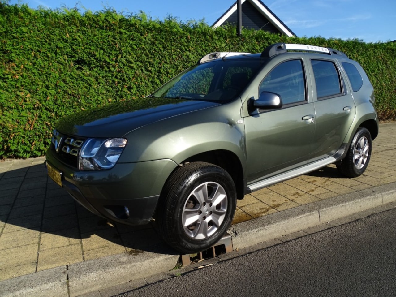 Dacia Duster - 1.2 TCE 4X2 LAUREATE-Navi-Media-Blth-Cruise-Airco - AutoWereld.nl