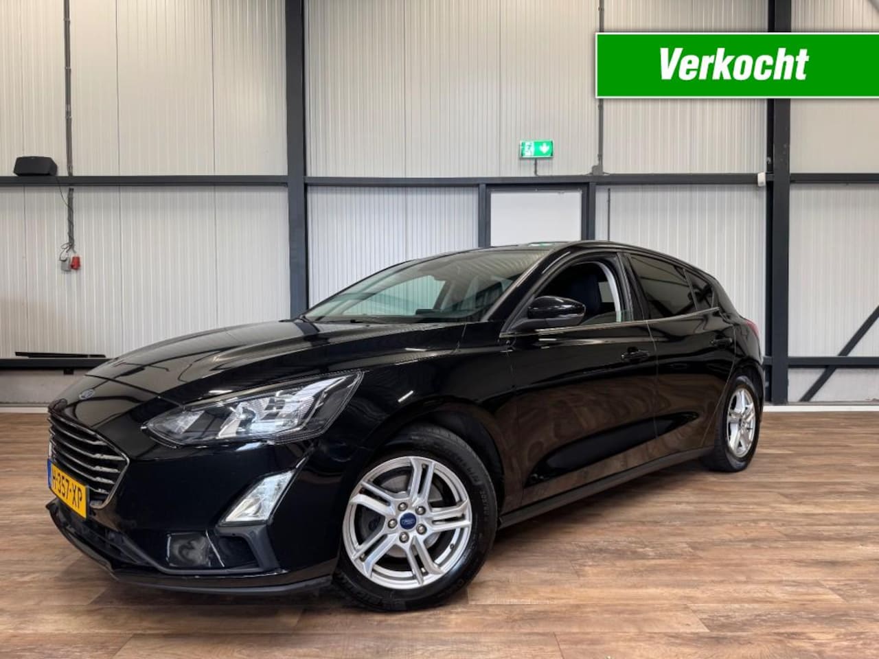 Ford Focus - 1.0 5drs - ecc - navigatie - nette staat - AutoWereld.nl