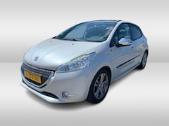 Peugeot 208 - 1.2 PureTech Style Pack Plus / Nieuw distr.riem / Trekhaak / Panoramadak / Navigatie / Par