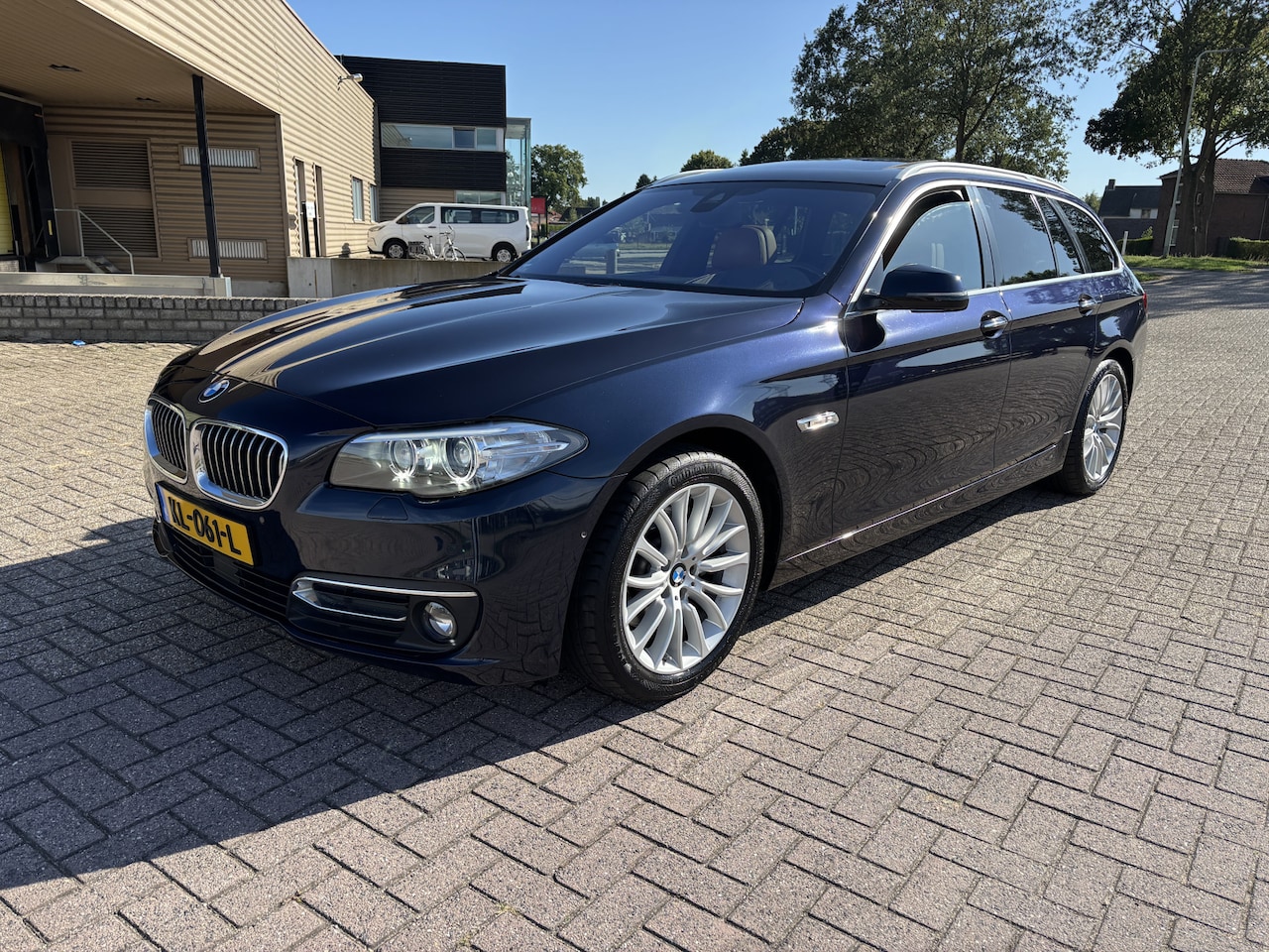 BMW 5-serie Touring - 520i Luxury Edition automaat [ Full option, NL-auto, 1e eig, dealer oh ] - AutoWereld.nl