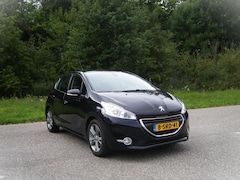 Peugeot 208 - 1.2 VTi Allure . 5 Drs . Airco . Cruiscontrol . LMV . PDC . enz