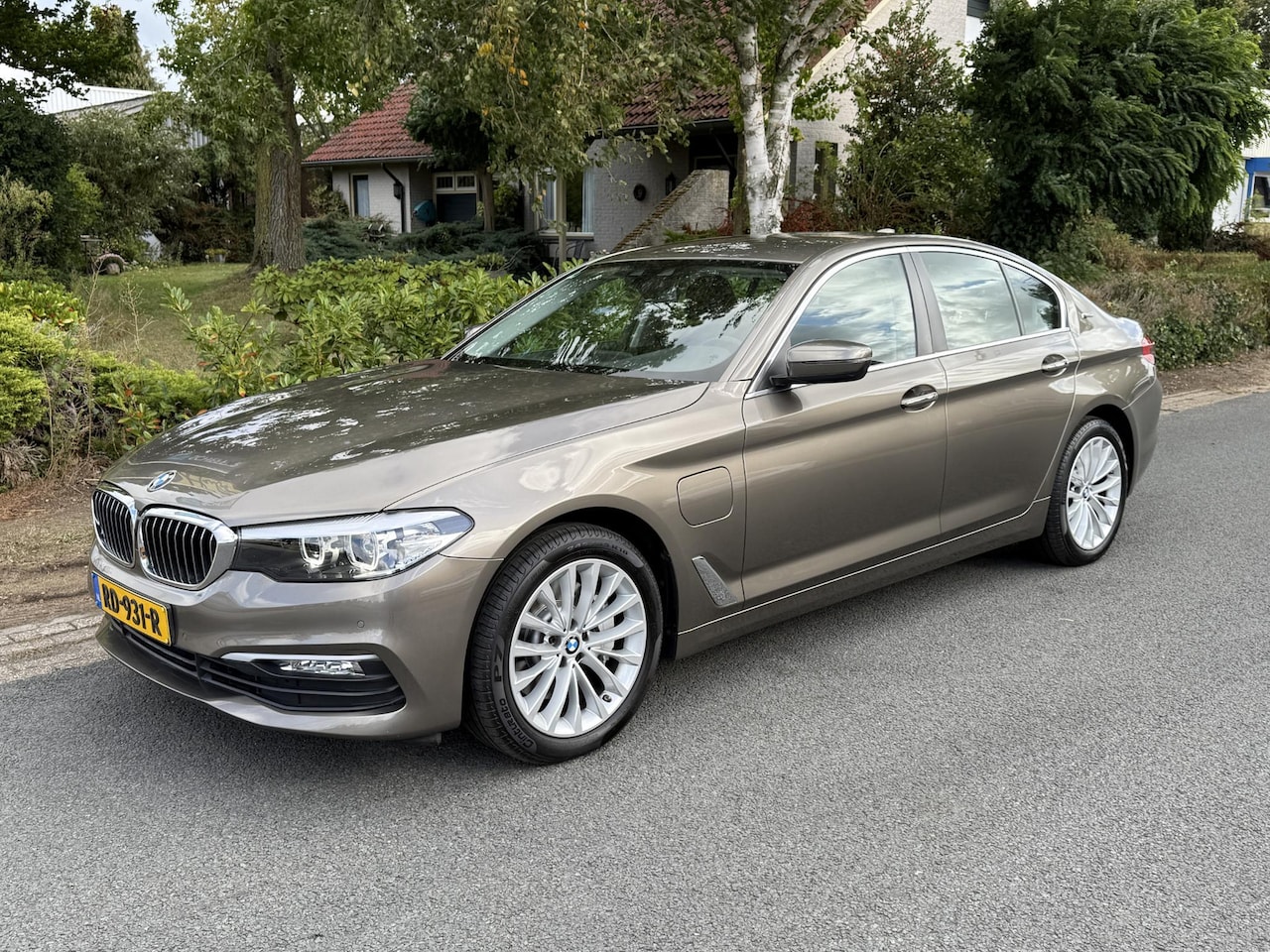 BMW 5-serie - 530e Executive 252PK Navi•Trekhaak - AutoWereld.nl
