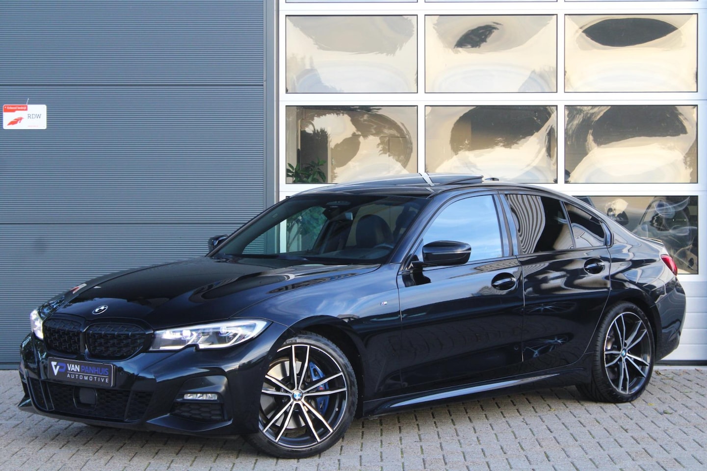 BMW 3-serie - 330i 258pk M-Sport | Laser | Pano | ACC | Memory | HUD - AutoWereld.nl