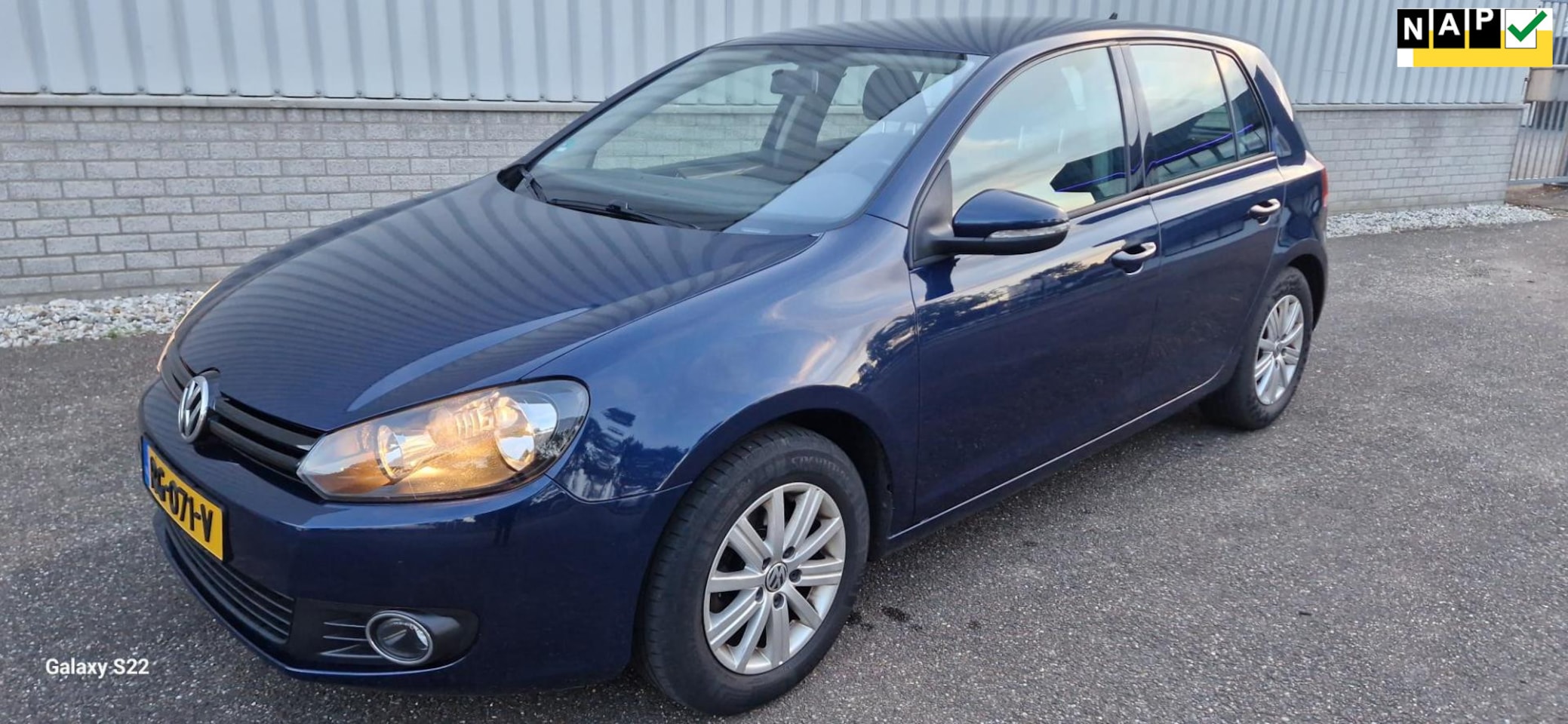 Volkswagen Golf - 1.6 TDI Trendline 1.6 TDI Trendline - AutoWereld.nl