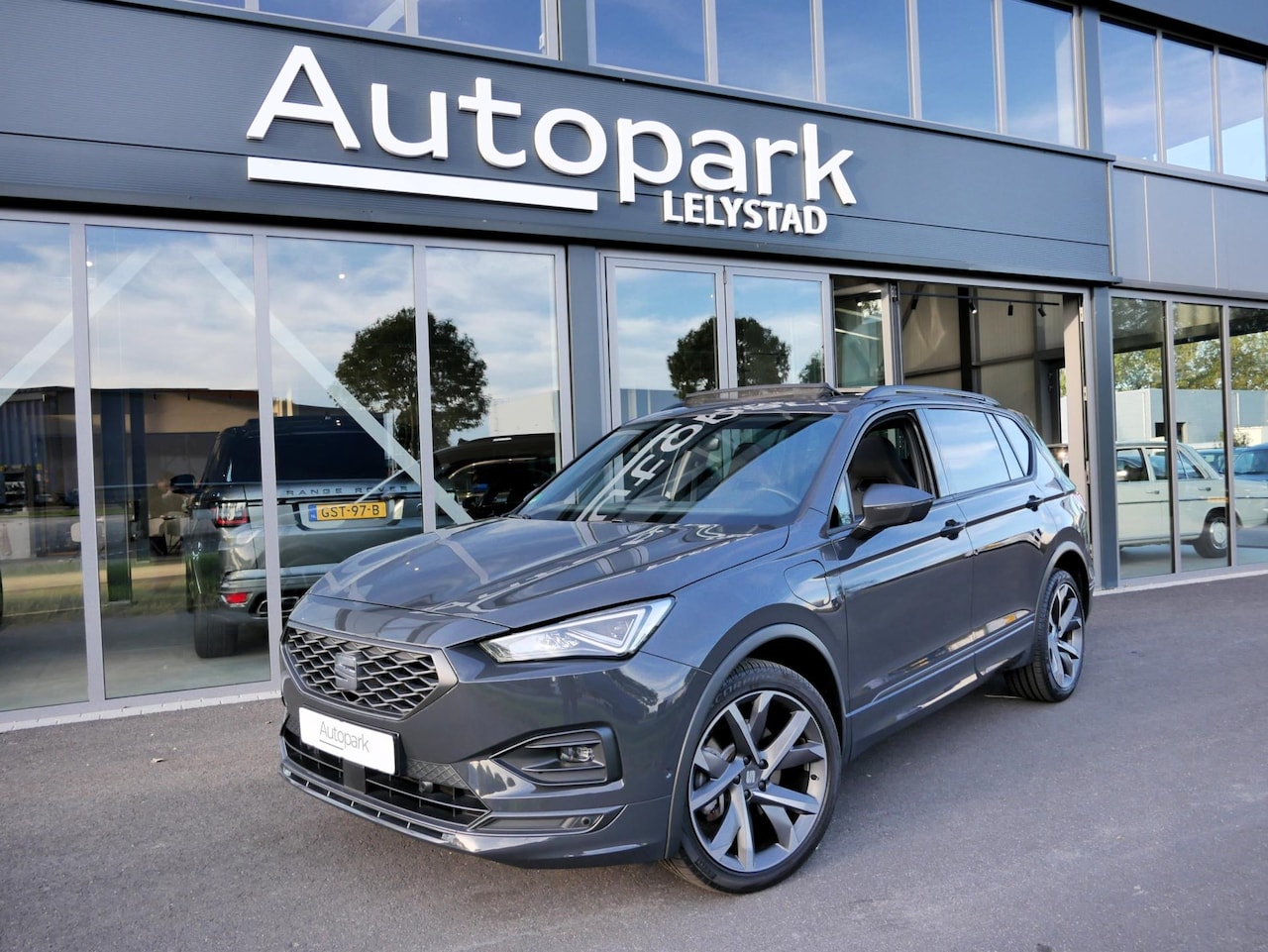SEAT Tarraco - 1.4 TSI e-Hybrid 245 PK PHEV FR Business Intense PANO LED CAMERA - AutoWereld.nl
