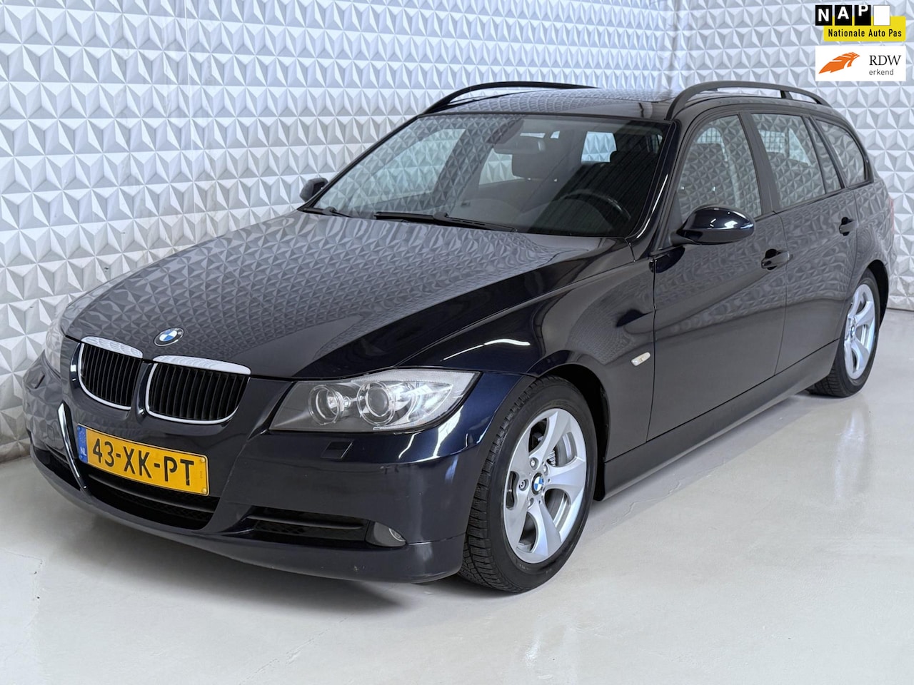 BMW 3-serie Touring - 320i High Executive AUTOMAAT + veel opties! (2007) - AutoWereld.nl