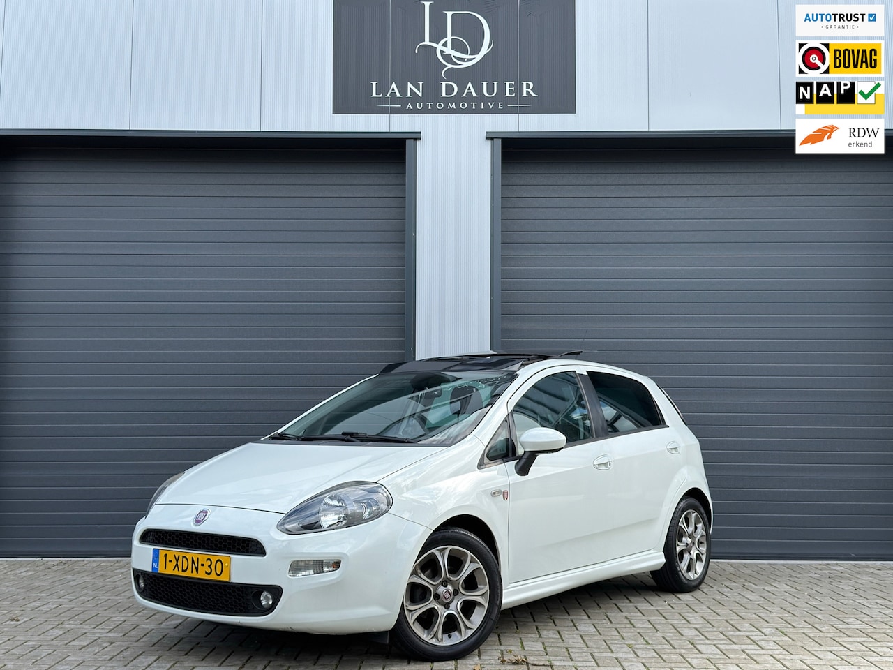 Fiat Punto Evo - 0.9 TwinAir Lounge / Schuifdak / Pano / Navi - AutoWereld.nl