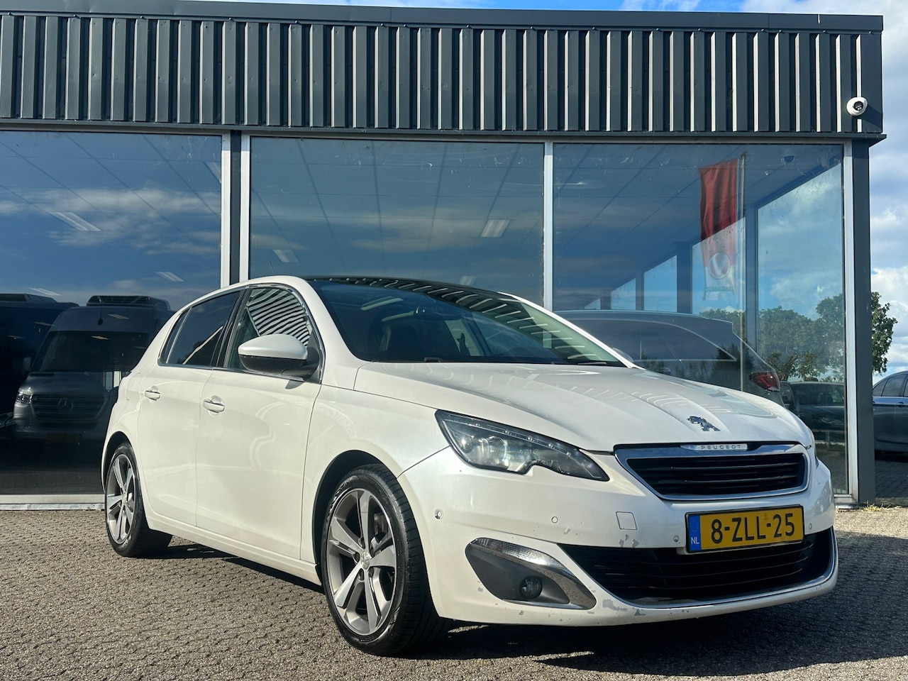 Peugeot 308 - 1.6 Active Led Xenon Panorama Stoelmassage Key Less Parelmoer wit - AutoWereld.nl