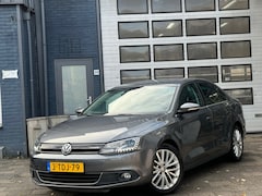 Volkswagen Jetta - 1.4 TSI Hybrid Highline | Clima | Cruise | PDC V+A